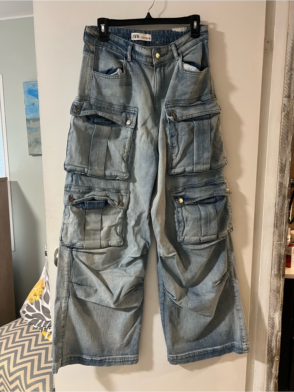 Zara Light Wash Cargo Jeans with Multiple Pockets
